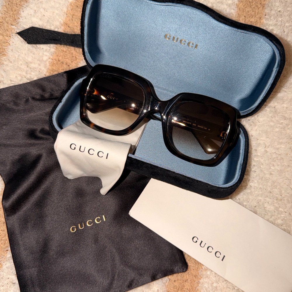 Authentic Gucci Dark Brown tortoise shell  Oversized Sunglasses